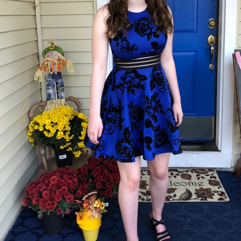 black&blue roses 🌹 semi formal dress size 3